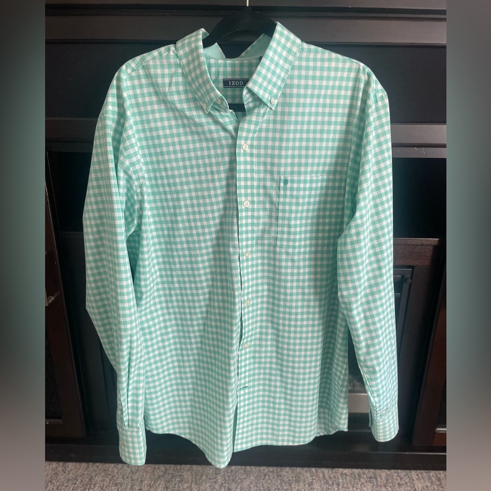 Brand new izod button up